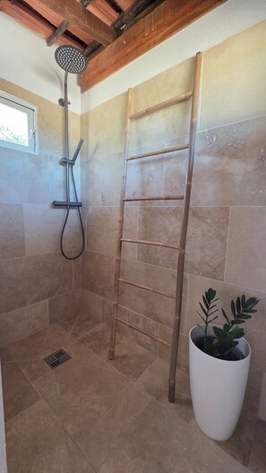Bathroom - Vrbo Property (Roquevaire)