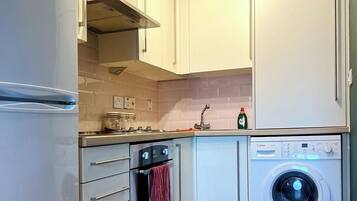 Fridge, stovetop, dishwasher, toaster