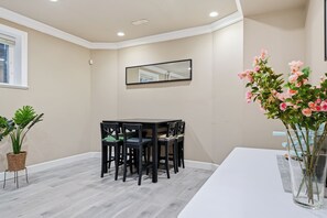 Dining - 3BR Suite near White Rock Beach • Pool & BBQ (Surrey)