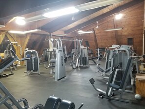 Fitness facility - 3 Bedroom House In Rogers City With Huge Deck/Hot Tub Right Next to Lake Huron! (Rogers City)