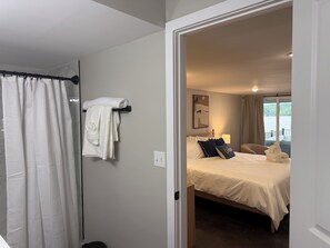 Room - Grand Lakefront Escape at Lake of the Ozarks (Osage Beach)