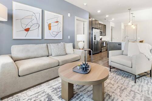 Apartamento (1 Bedroom) | Zona de estar | Televisión de 50 pulgadas con canales digitales