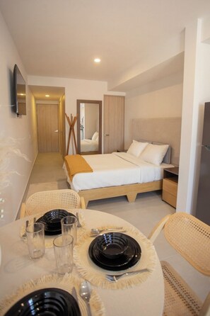 Iron/ironing board, WiFi, bed sheets
