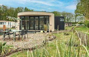 Outdoor dining - Lovely home in Hoogersmilde with swimming pool (Hoogersmilde)