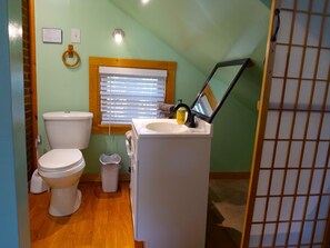 Bathroom - Stone Cottage - Upper Suite (Parker)