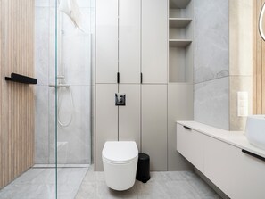 Shower, hair dryer, towels - Stawy Jana Superior Apartment (Łódź)