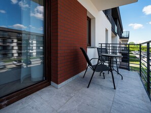 Outdoor dining - Stawy Jana Superior Apartment (Łódź)