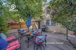 Outdoor dining - Casa Del Sol- Indulge Near Beach (Alameda)