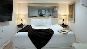 Desk, iron/ironing board, WiFi, bed sheets