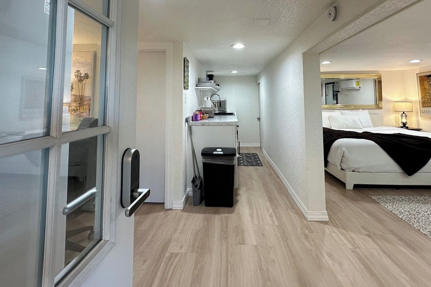 Desk, iron/ironing board, WiFi, bed sheets