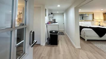 Desk, iron/ironing board, WiFi, bed sheets