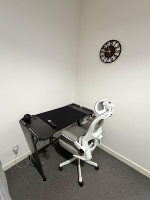 Interior - Kensington Studio, 3rd-Floor City Base (Kensington)