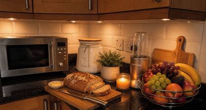 3-Bed House Sleeps 7, Parking & Garden, Pets Ok