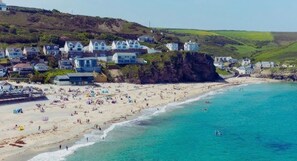 Beach - House Sleeps 6 with Garden and Parking (Redruth)