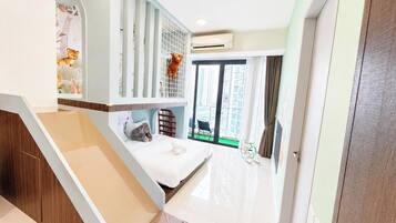 Family Apartment, Balcony, Park View | Ruang tamu