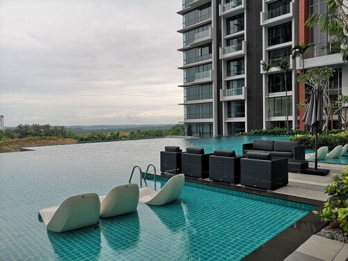 Grand Medini Residence by SR Home