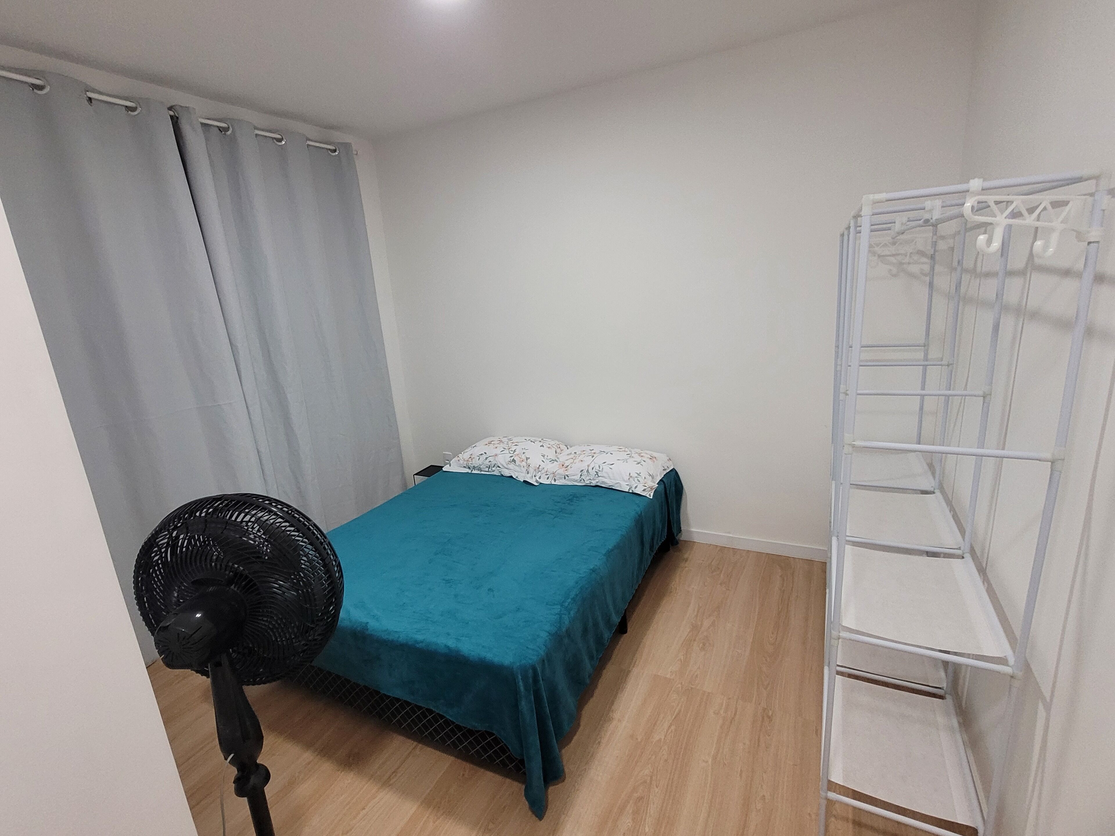 2 quartos, ferros/tábuas de passar roupa, Wi-Fi, roupa de cama