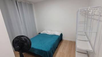 2 quartos, ferros/tábuas de passar roupa, Wi-Fi, roupa de cama
