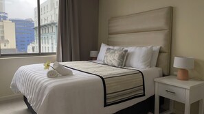 3 bedrooms, iron/ironing board, WiFi, bed sheets - Cape Town Urban Elegance on Long Street | Unbeatable Table Mountain View’s (Cape Town)