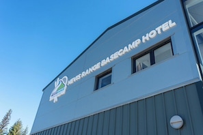 Exterior - The Base Camp Hotel (Fort William)