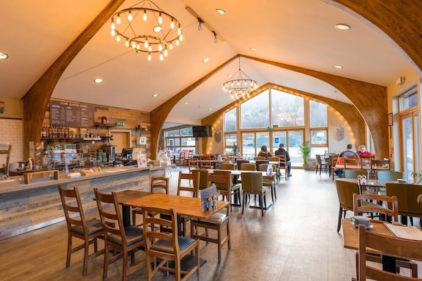 Bar (on property) - The Base Camp Hotel (Fort William)