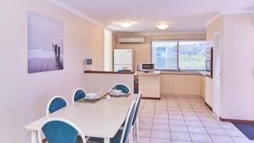Huis, 3 slaapkamers, gedeeltelijk uitzicht op zee (Apartment 2, Preston Beach) | Dineren