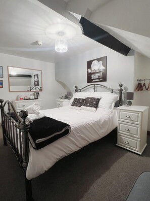 Double Room, Courtyard View - Ellies Guest House (Whitby)