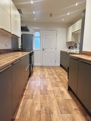 Double or Twin Room, Kitchen | Private kitchen - Ellies Guest House (Whitby)