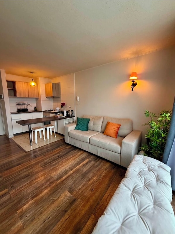 Superior Apartment, Garden View | Living area