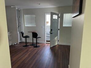 Dining - Charming bed & breakfast in beautiful Los Angeles with AC (Los Angeles)