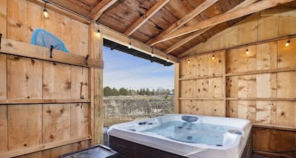 Rock Creek Canyon | 1BR, Hot Tub, Sauna, Fire Pit