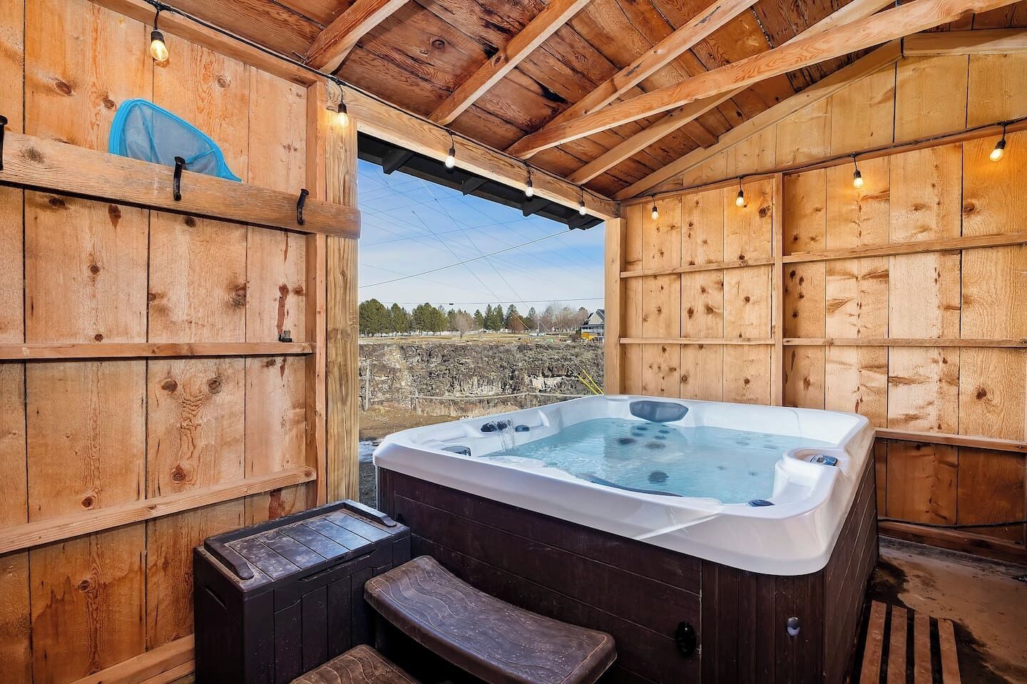 Indoor spa tub