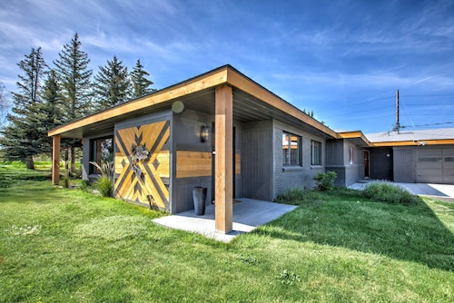 Rock Creek Canyon | 2BR, Hot Tub, Fire Pit, Views