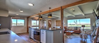 Rock Creek Canyon | 2BR, Hot Tub, Fire Pit, Views