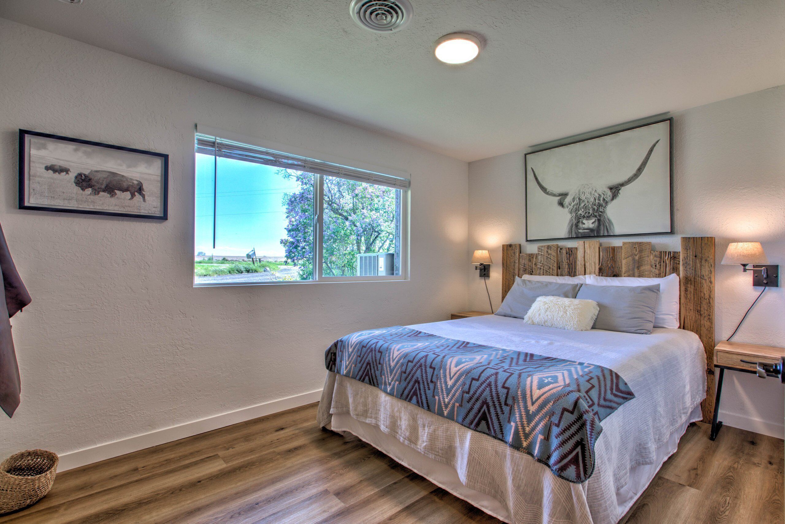 2 bedrooms, iron/ironing board, travel crib, WiFi (free)