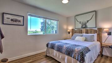 2 bedrooms, iron/ironing board, travel crib, WiFi (free)