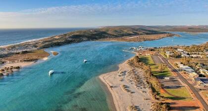 Apiwa Pelican Beach Front Apartments Kalbarri