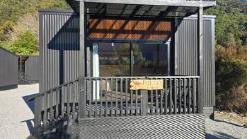 Cabane, 1 chambre, accessible aux personnes Ă mobilitĂ© rĂ©duite | DĂ©tail de lâextĂ©rieur