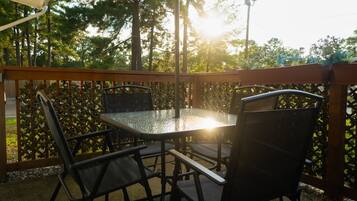 Apartment, 2 Bedrooms | Outdoor dining