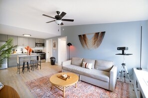 Apartamento, 6 quartos | Área de estar