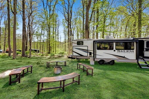 Private 17-Acre Family & Group Retreat in the Woods