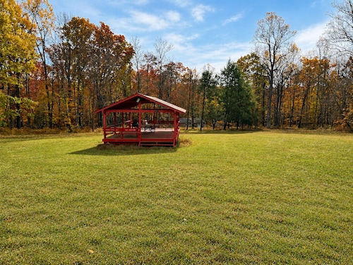 Private 17-Acre Family & Group Retreat in the Woods