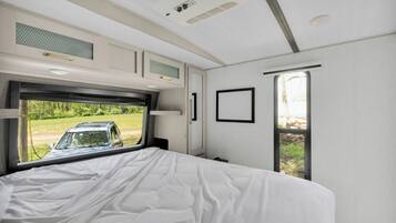 Iron/ironing board, free WiFi, bed sheets, wheelchair access