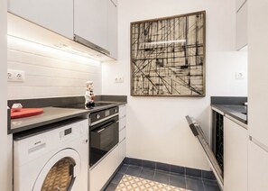 Superior Room, Balcony, City View | Private kitchen - Humberto Delgado Airport (Moscavide)