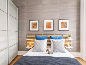 Superior Room, Balcony, City View | Free WiFi - Humberto Delgado Airport (Moscavide)