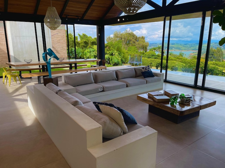Heaven House Luxury Family Retreat At Lake Calima - Calima