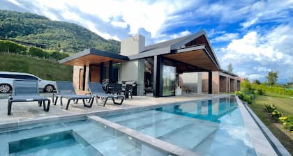 Heaven House – Luxury Family Retreat at Lake Calima