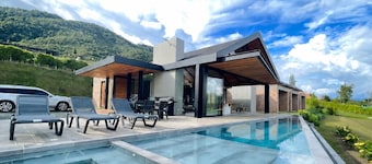 Heaven House – Luxury Family Retreat at Lake Calima