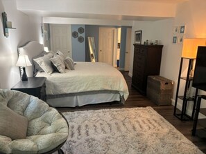 A bedroom with a bed, bedside tables, a chair, a dresser, and a lamp. - Poolside Annapolis Retreat for Mid-Term Stays! (Annapolis)
