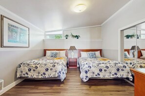 Iron/ironing board, internet, bed sheets